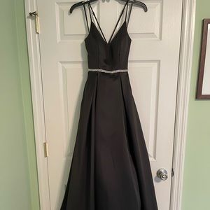 Elegant Black Ballgown Prom Dress w/ Pockets!